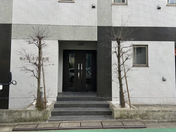 19/23 エントランス