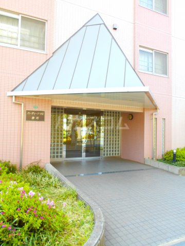 26/29 エントランス