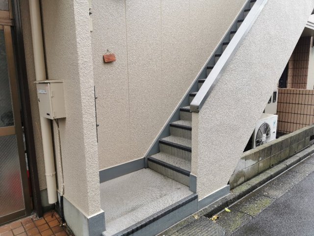 19/27 エントランス