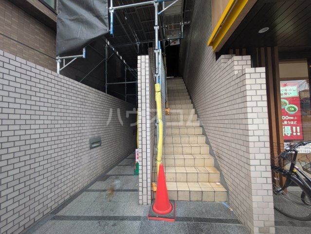 21/30 エントランス