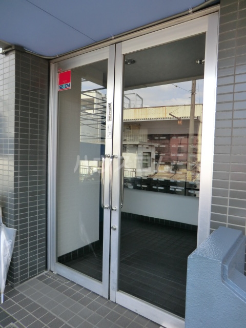 21/30 エントランス