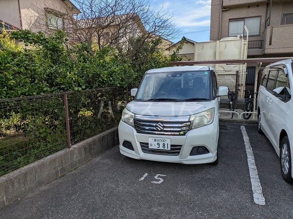 28/30 駐車場
