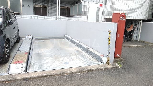 22/28 駐車場