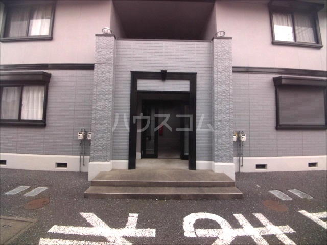 23/30 エントランス