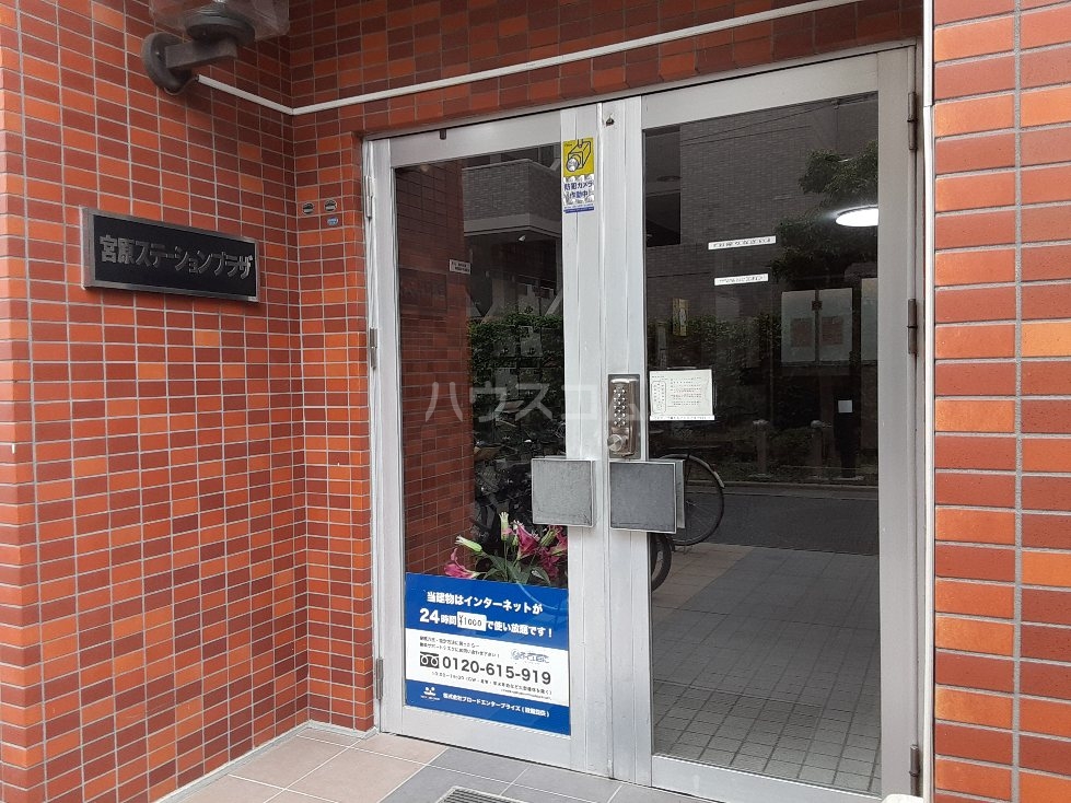 28/30 エントランス