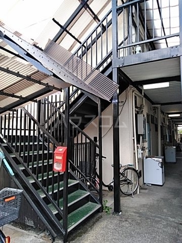 27/30 エントランス