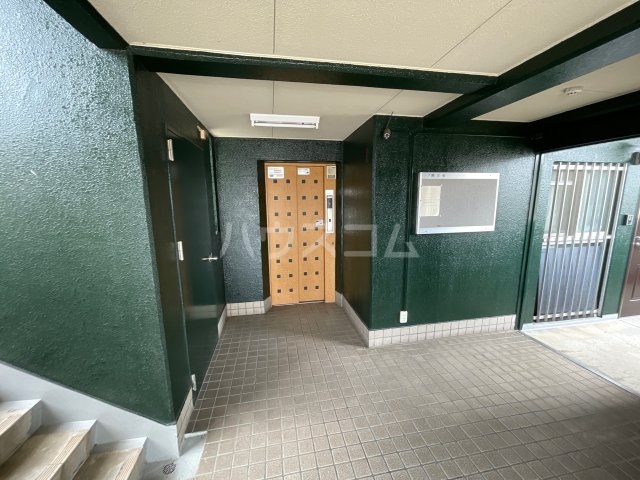 24/30 エントランス