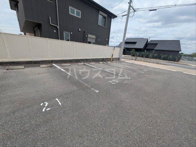27/30 駐車場
