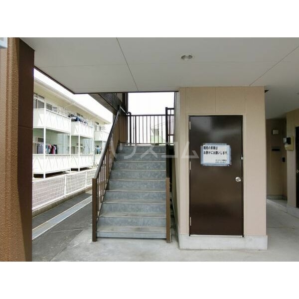 13/18 エントランス