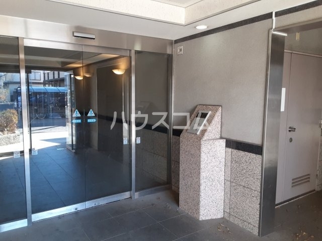 19/28 エントランス