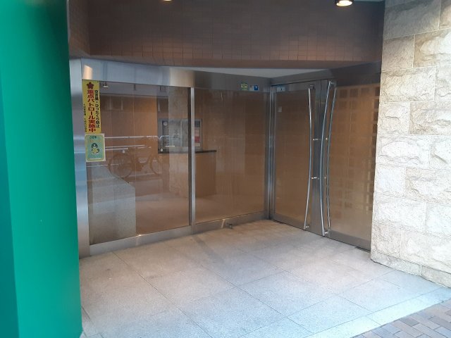 22/28 エントランス