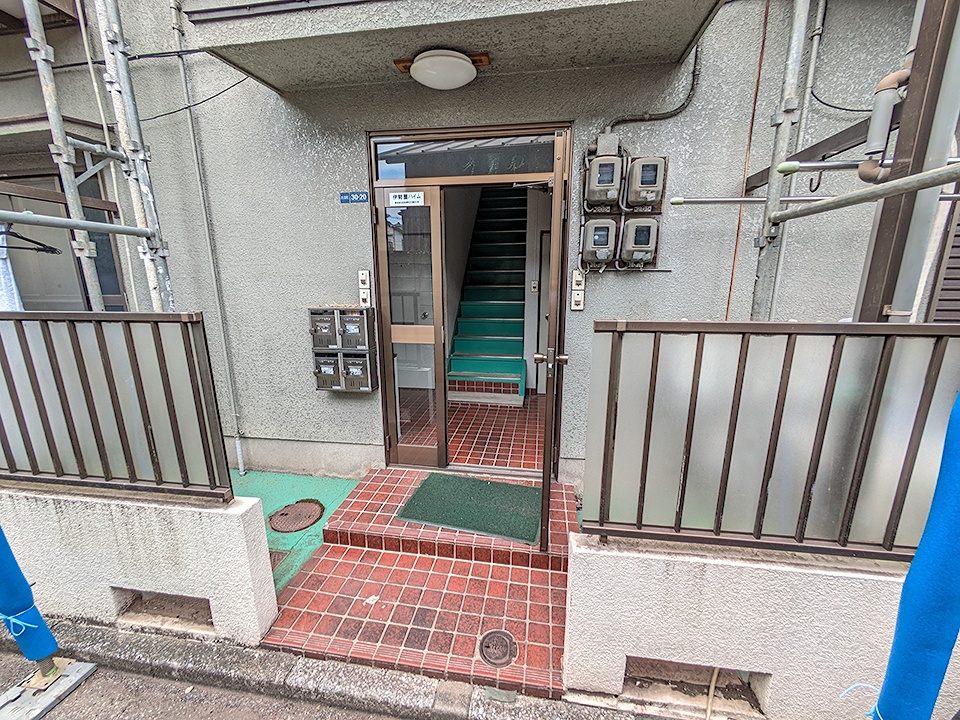 26/26 エントランス