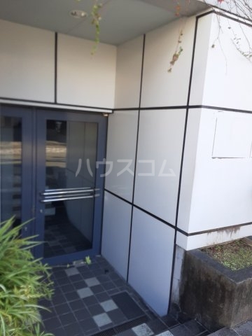 24/26 エントランス