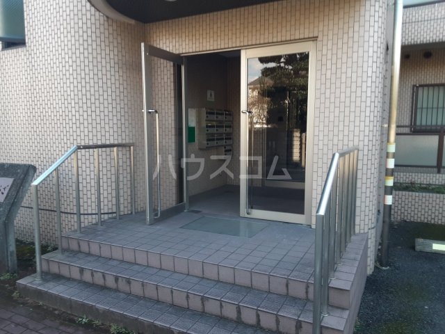 27/30 エントランス