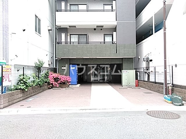 28/30 エントランス
