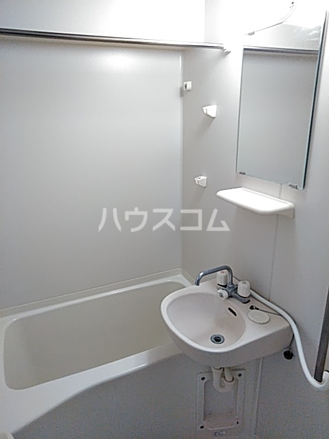 13/30 浴室
