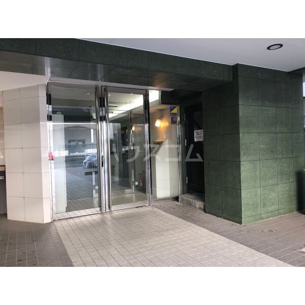 24/27 エントランス