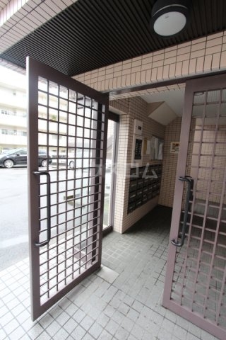 21/30 エントランス