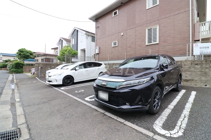 23/30 駐車場
