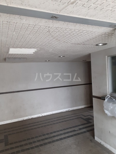 25/30 エントランス