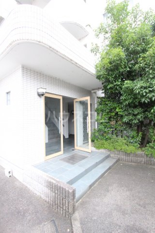 26/30 エントランス