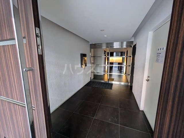 26/30 エントランス