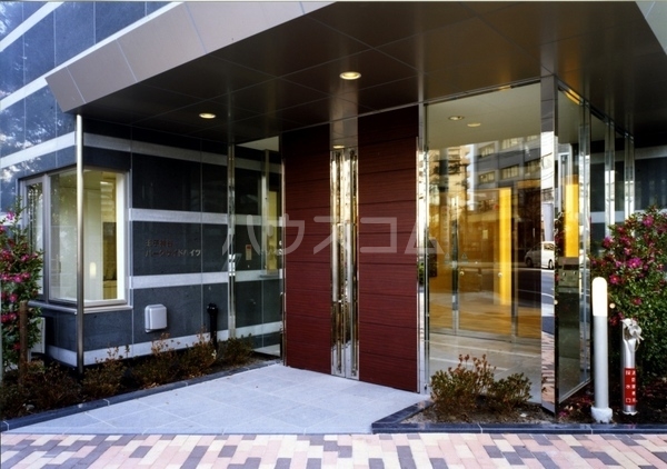 20/30 エントランス