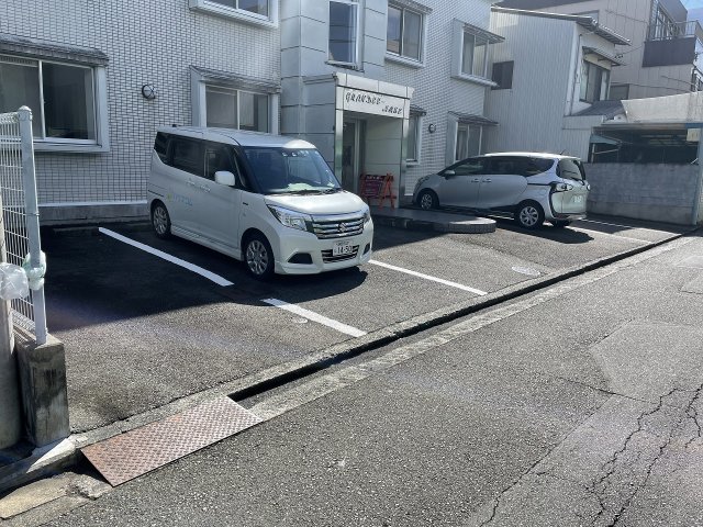 24/25 駐車場