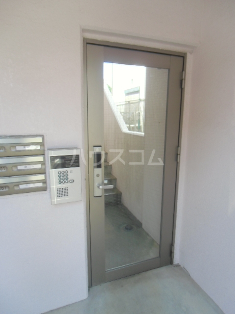 16/17 エントランス