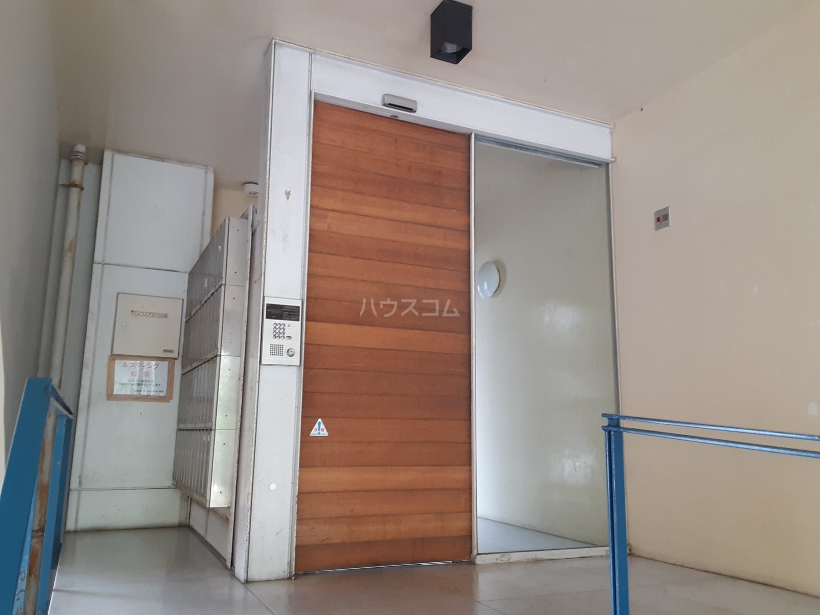 23/29 エントランス