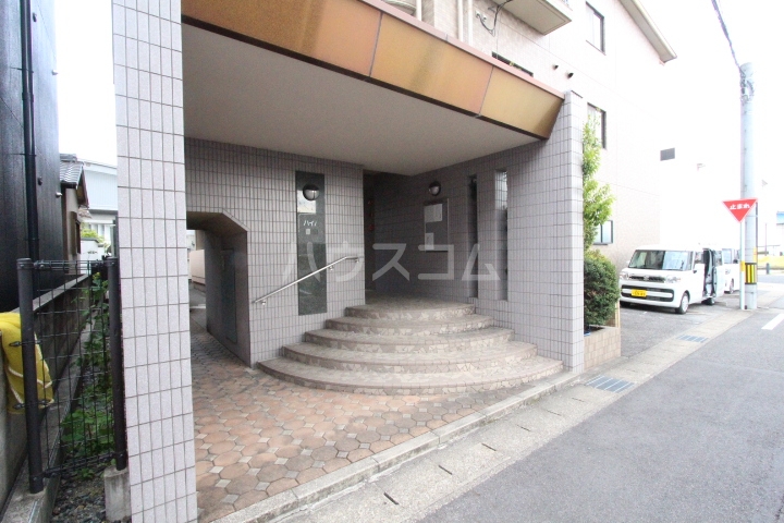 22/30 エントランス