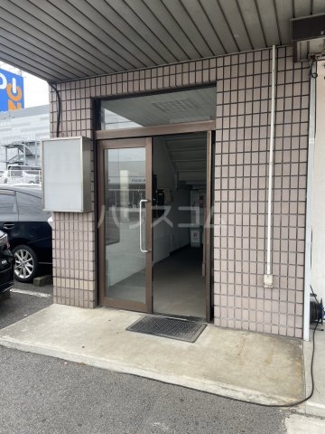 23/30 エントランス