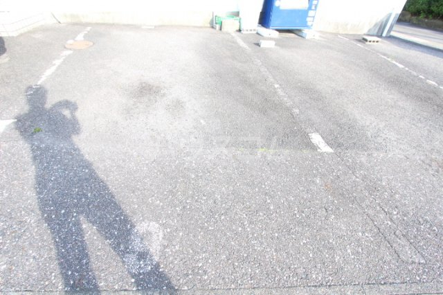 22/30 駐車場