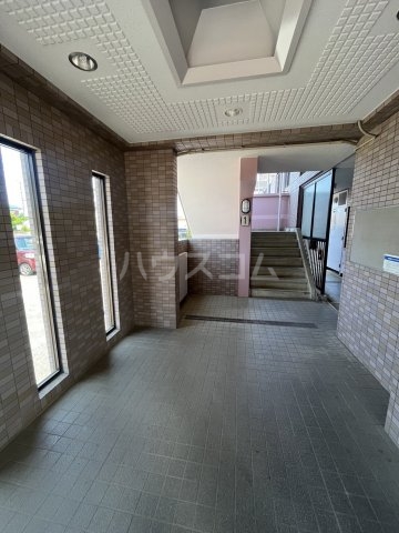 28/30 エントランス