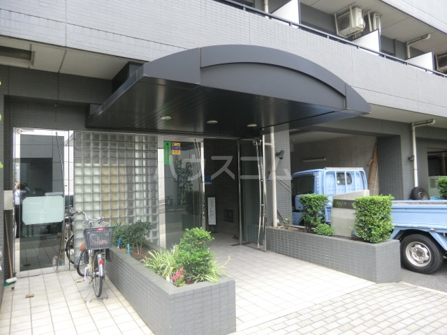 24/30 エントランス