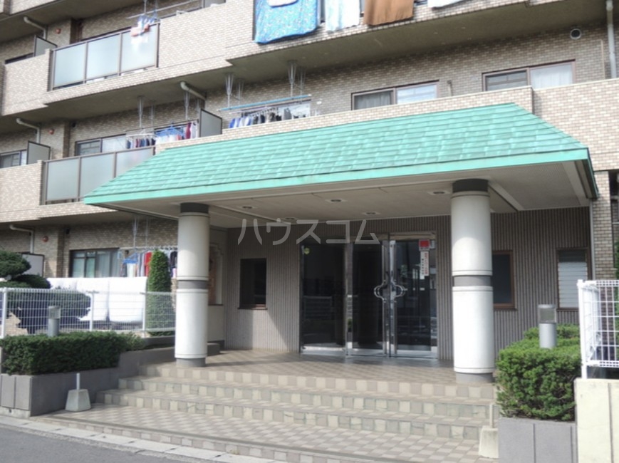 25/30 エントランス