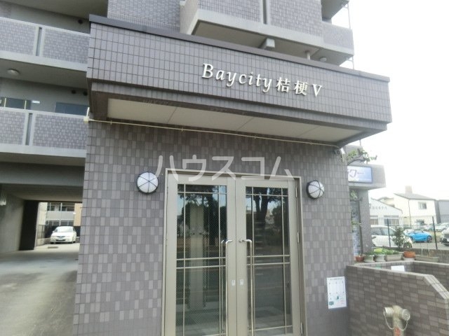 24/30 エントランス