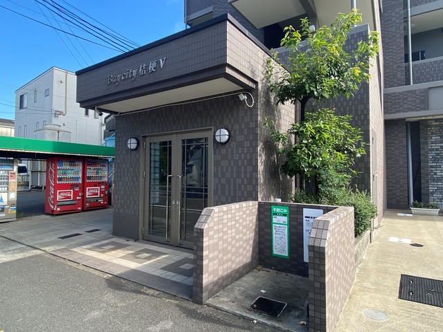 21/30 エントランス