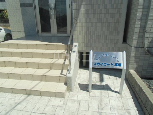 18/23 エントランス