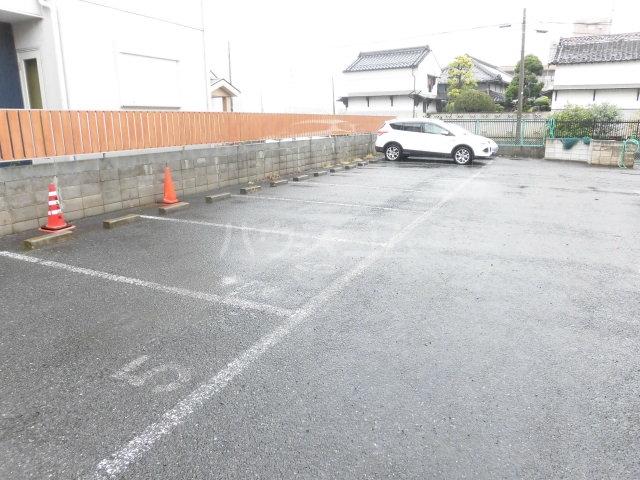 27/30 駐車場