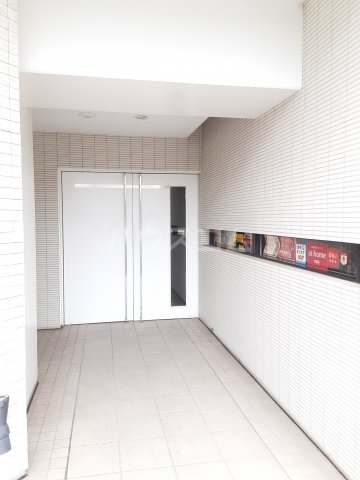 21/30 エントランス