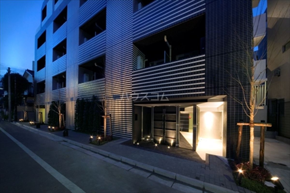 25/27 エントランス