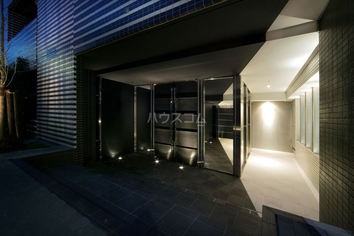 20/23 エントランス