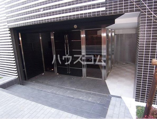 24/27 エントランス