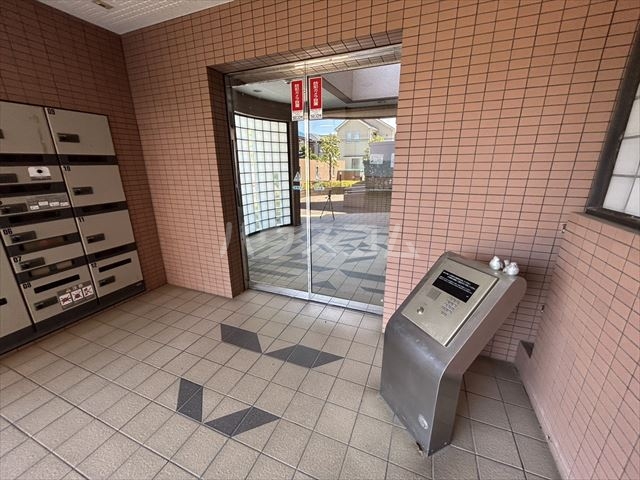 28/30 エントランス