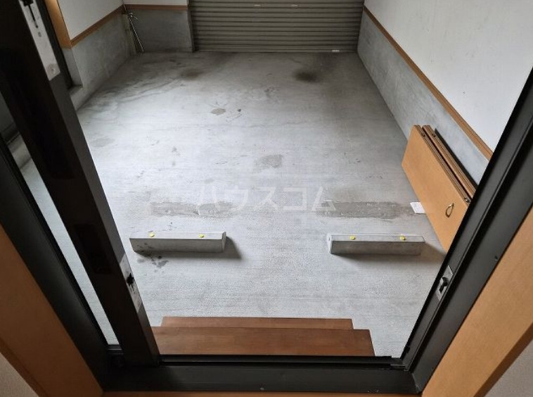 13/16 駐車場