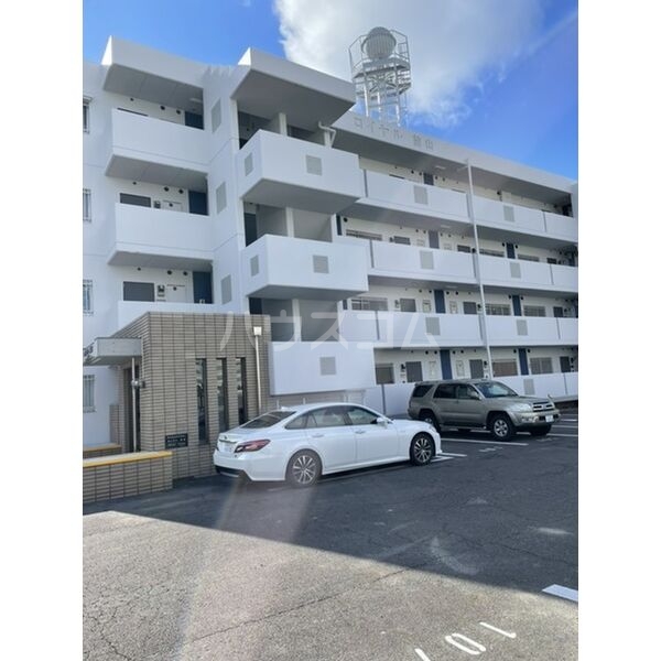 19/30 エントランス