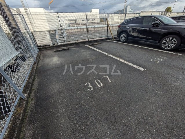 23/30 駐車場