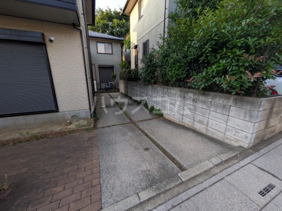 2/5 駐車場