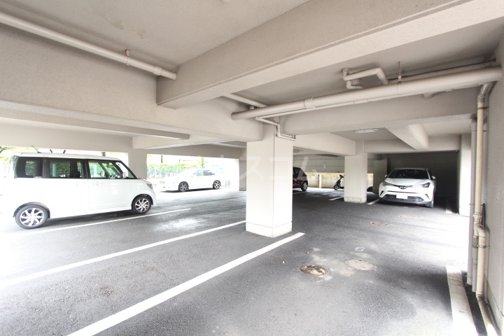 26/30 駐車場